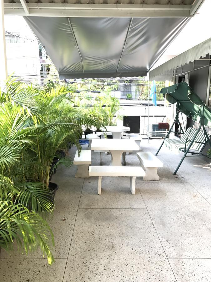 Add Home Hostel Vipavadee 42 Bangkok Exteriör bild